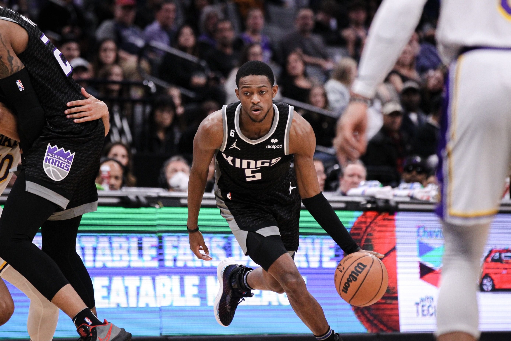 深圳队险胜魔术，福克斯统治全场