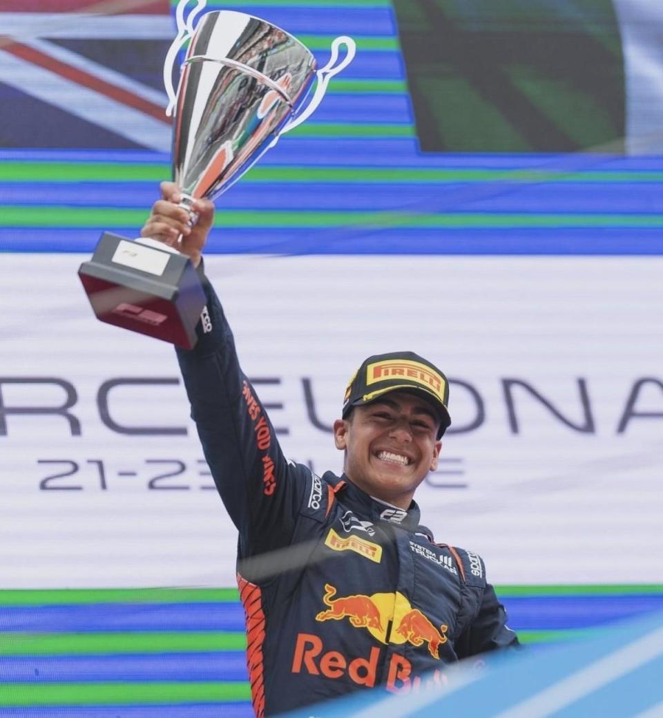 红牛车队险胜迈凯伦,周冠宇点燃赛场 红牛车队险胜迈凯伦,周冠宇点燃赛场