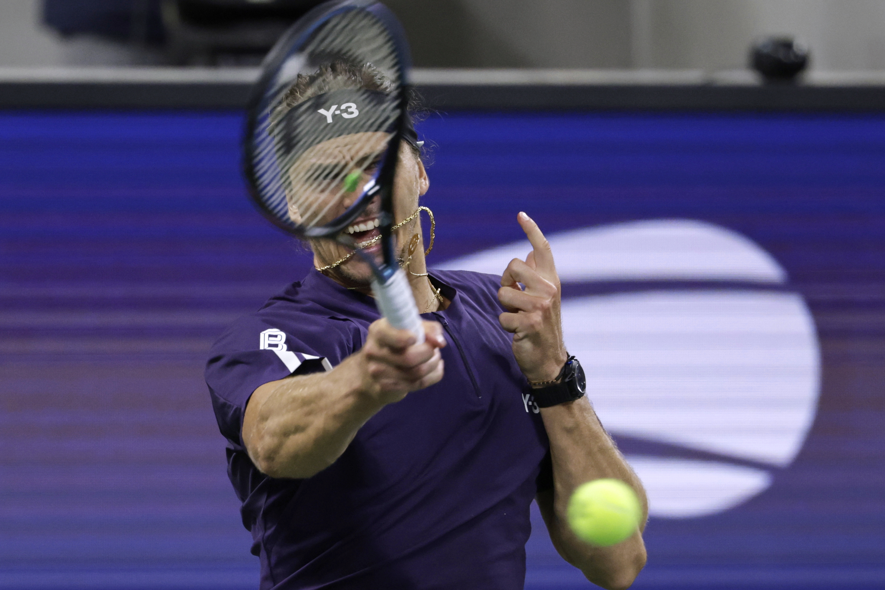 法网鏖战美网，兹维列夫统治全场