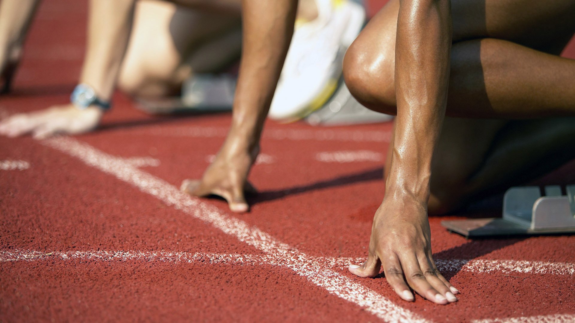 时空错乱的争冠启示录，当巴萨血拼勒沃库森，英超的镜子碎了